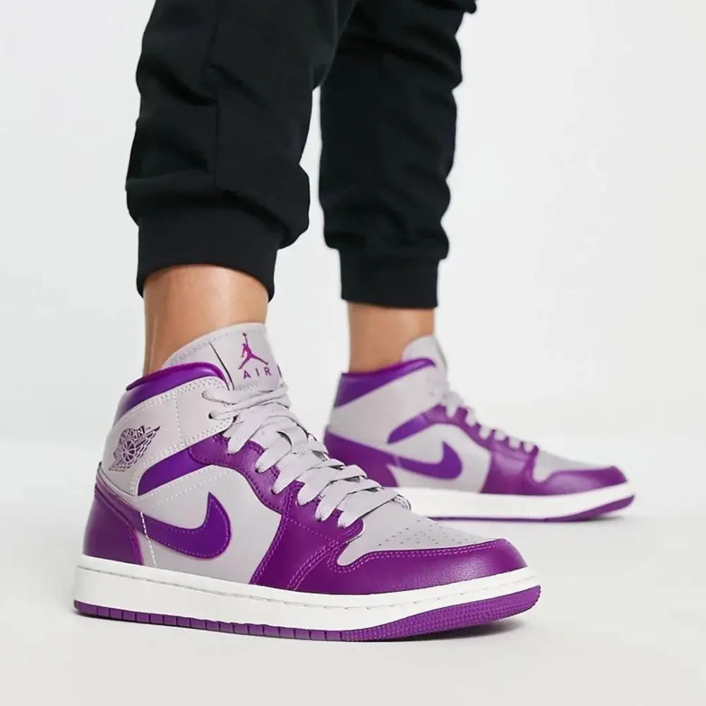 Alternative view of Giày Nike Air Jordan 1 Mid 'Magenta' BQ6472-501