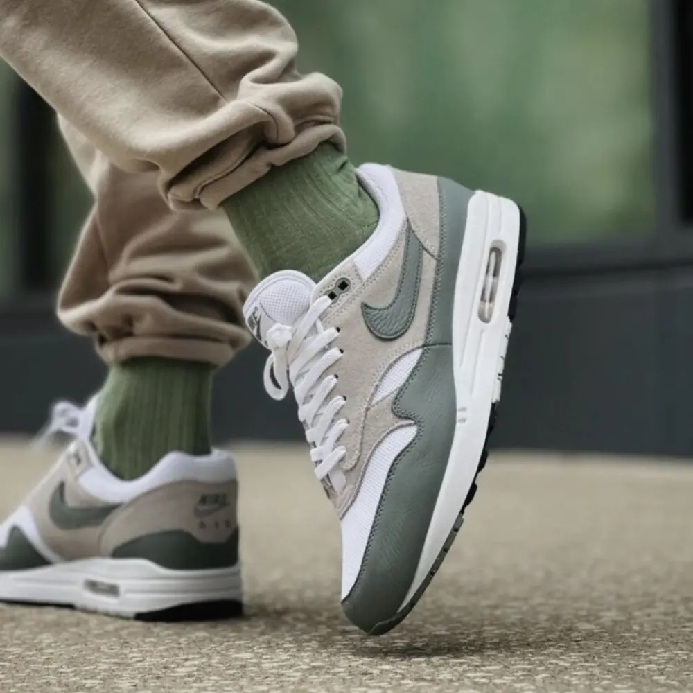 Alternative view of Giày Nike Air Max 1 'White Mica Green' DZ4549-100