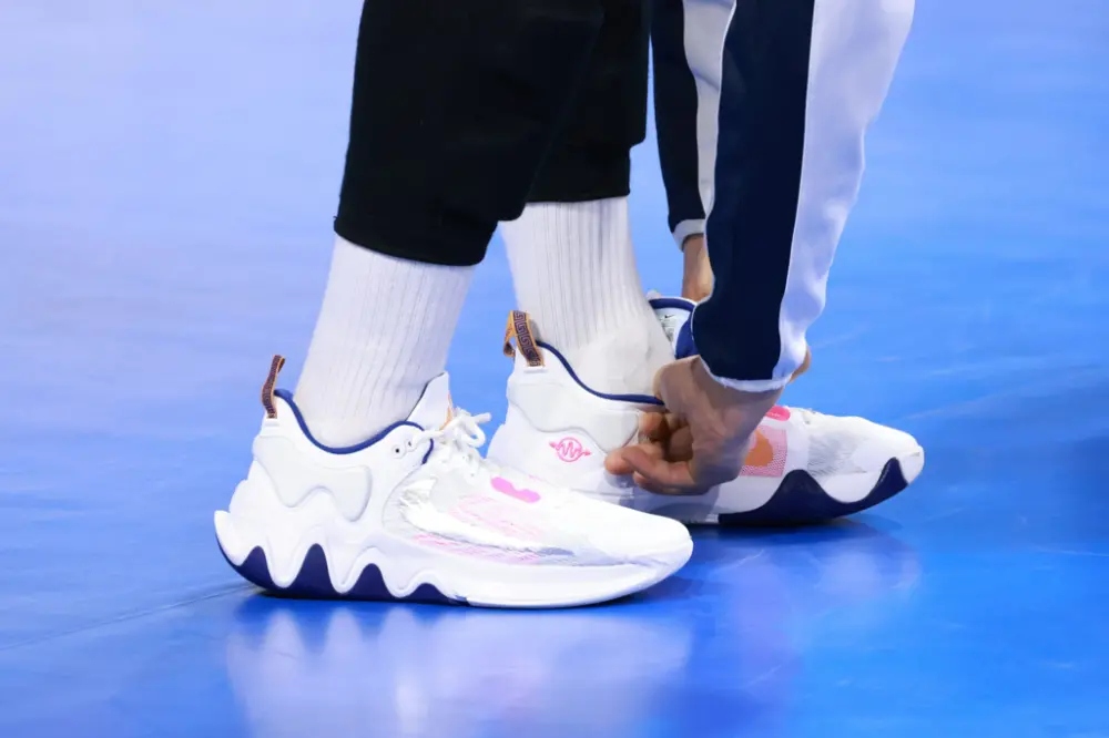 Alternative view of Giày Nike Giannis Immortality 2 'White Deep Royal' DM0825-102