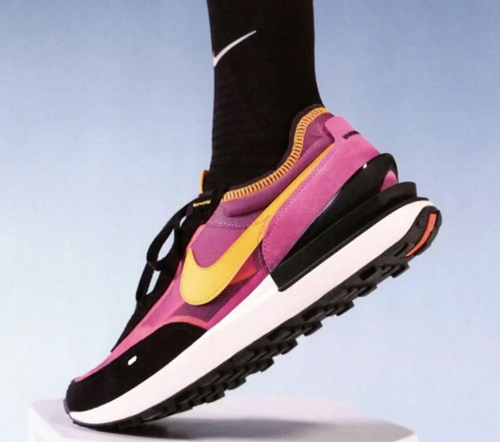 Alternative view of Giày Nike Wmns Waffle One 'Active Fuchsia' DC2533-600