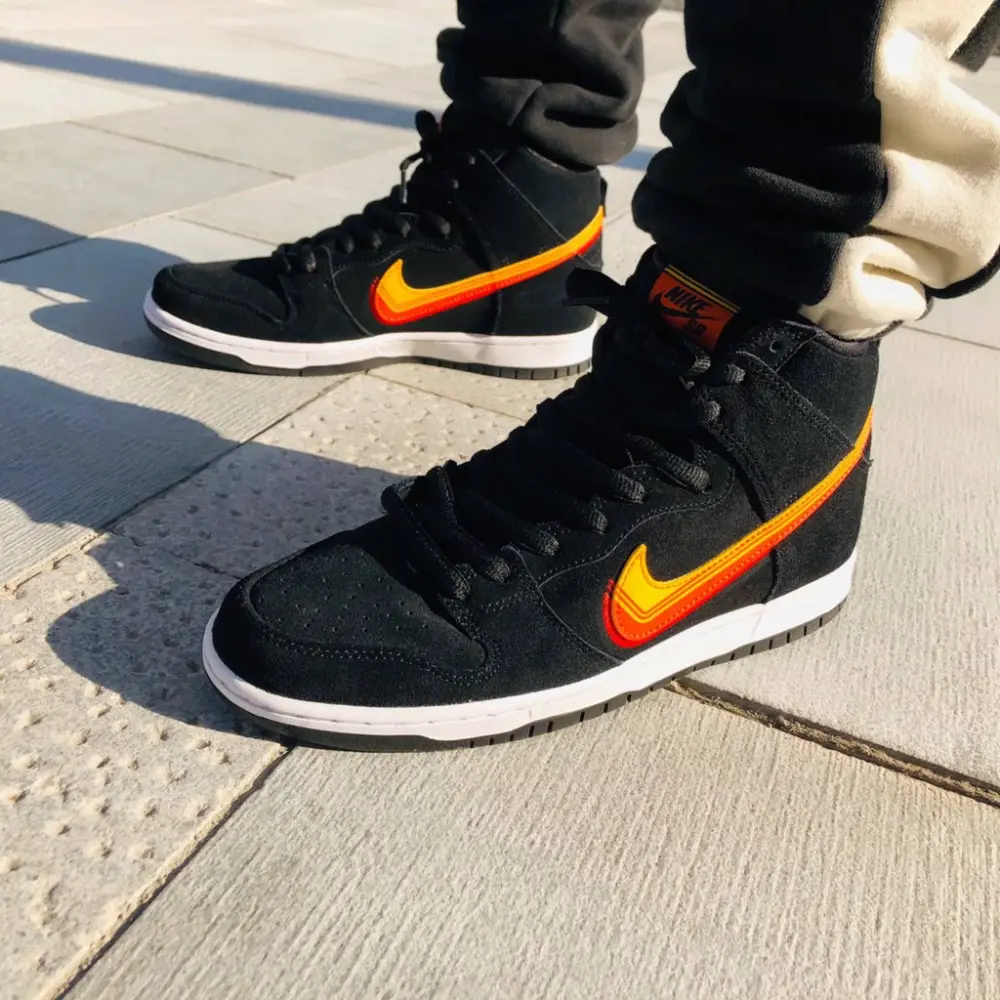 Alternative view of Giày Nike Dunk SB High Truck It BQ6826-003