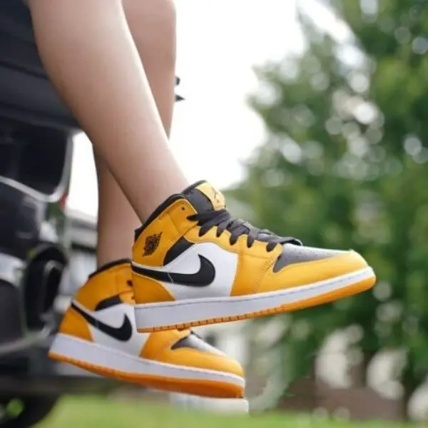 Alternative view of Giày Nike Air Jordan Air Jordan 1 Mid GS 'Taxi' 554725 - 701