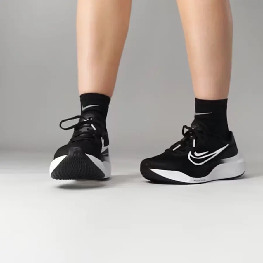 Alternative view of Giày Nike Zoom Fly 5 'Black White' DM8974-001