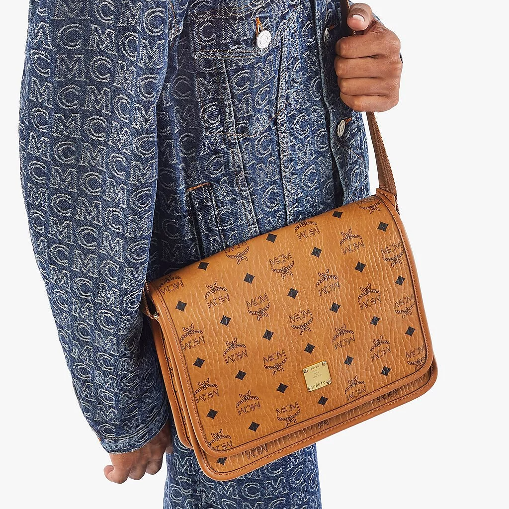 Túi MCM Small Klassik Messenger Bag In Visetos 'Cognac' MMMAAKC03CO001 - Ảnh 5