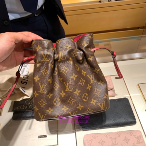 Alternative view of Túi Louis Vuitton Noé Pouch Monogram Canvas M43445