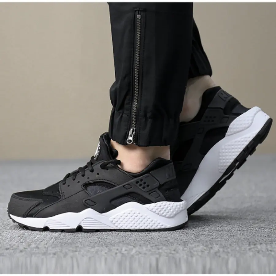 Alternative view of Giày Nike Wmns Air Huarache Run ‘Black White’ 634835-006