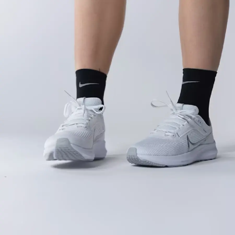 Alternative view of Giày Nike Pegasus 40 'White' DV3854-101