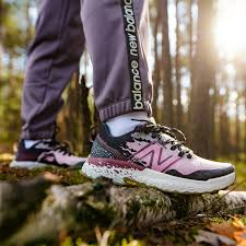 Alternative view of Giày New Balance  FF Hierro V7 D 'Black Pink' WTHIERO7