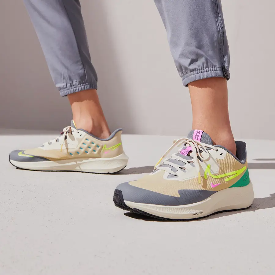 Alternative view of Giày Nike Air Zoom Pegasus 39 Shield 'Team Gold Volt' FD9913-771