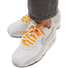 Alternative view of Giày Nike Wmns Air Max 90 SE 'University Gold' DA8709-100