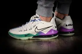 Alternative view of Giày Nike LeBron 17 Low 'Glow In The Dark' CD5007-005