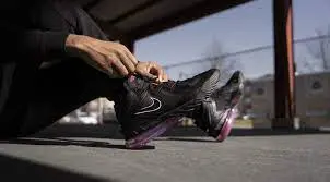 Alternative view of Giày Nike LeBron 18 Low 'Bred' CV7562-001