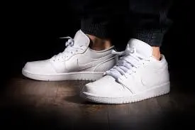 Giày Nike Air Jordan 1 Low 'Triple White' 553558-126 - Ảnh 5