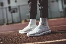 Alternative view of Giày Adidas UltraBoost Laceless 'Undyed' BB6146