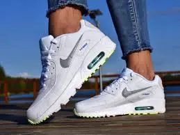 Alternative view of Giày Nike Air Max 90 GS 'White' CZ5868-100