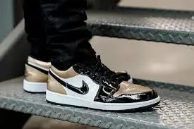 Giày Nike Air Jordan 1 Low 'Gold Toe' CQ9447-700 - Ảnh 4