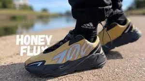 Alternative view of Giày Adidas Yeezy Boost 700 MNVN 'Honey Flux' GZ0717