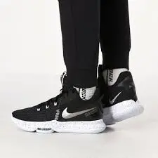 Alternative view of Giày Nike LeBron Witness 5 EP 'Black Metallic Silver' CQ9381-002