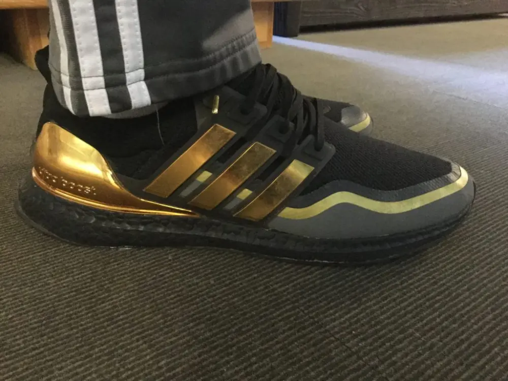 Alternative view of Giày Adidas UltraBoost 'Metallic Gold' EG8102