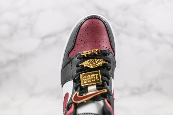 women air jordan 1 mid se gold pendants