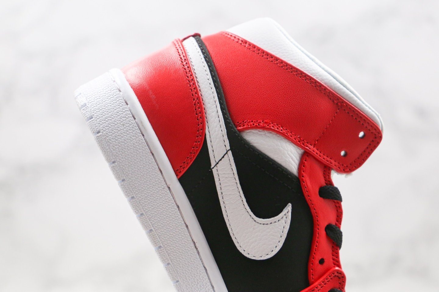 Giày Nike Wmns Air Jordan 1 Mid 'Gym Red Black' BQ6472-601 - Ảnh 6