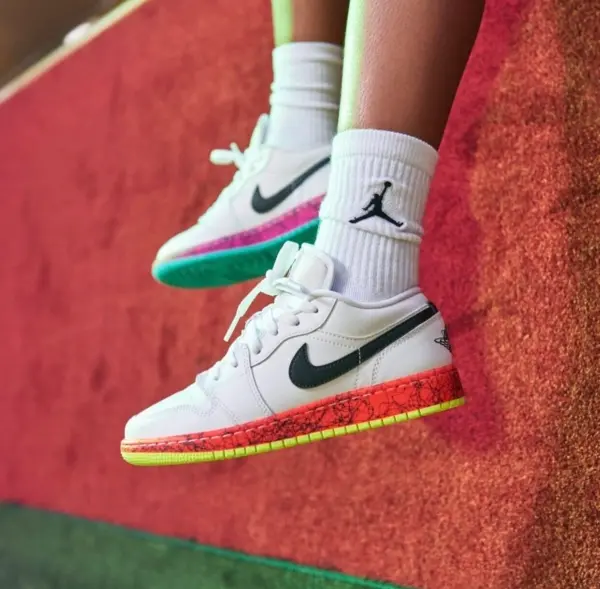 Alternative view of Giày Nike Air Jordan 1 Low GS 'Multi-Color' CV9548-100
