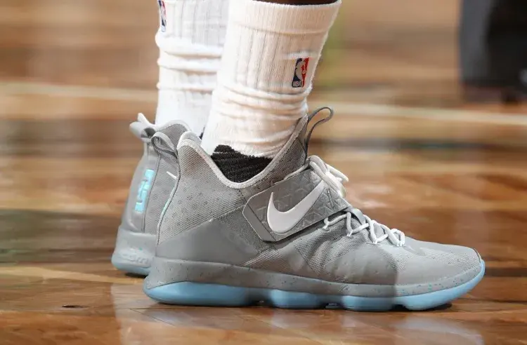 Alternative view of Giày Nike LeBron 14 'MAG' 852405-005