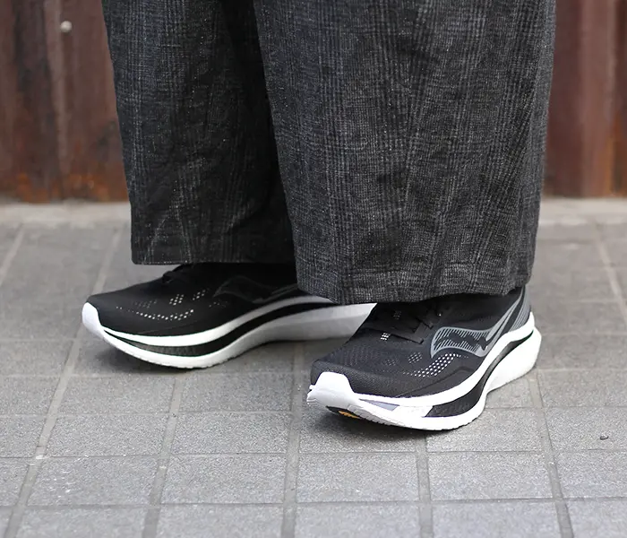 Alternative view of Giày Saucony Endorphin Pro 'Black Silver' S20598-45