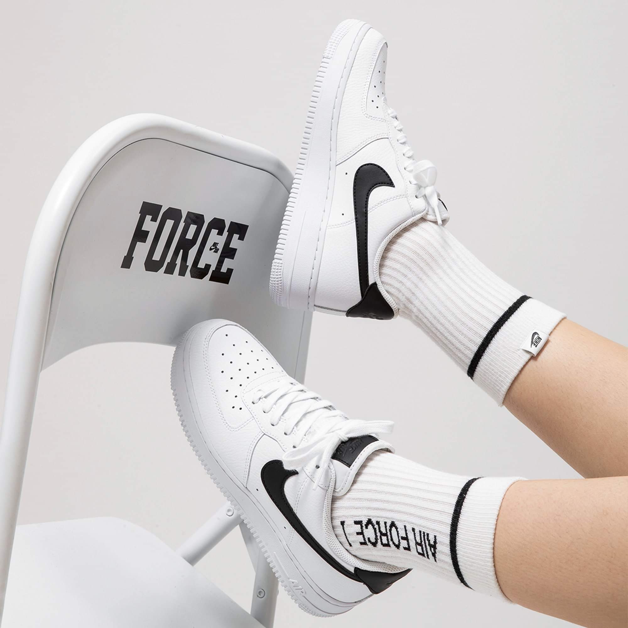 Giày Nike Air Force 1 'White Black' GS CT7724-100 - Ảnh 2