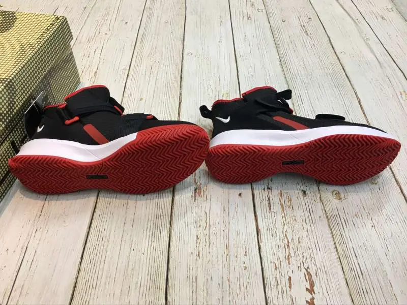Alternative view of Giày Nike LeBron Soldier 13 GS 'Bred' AR7585-003