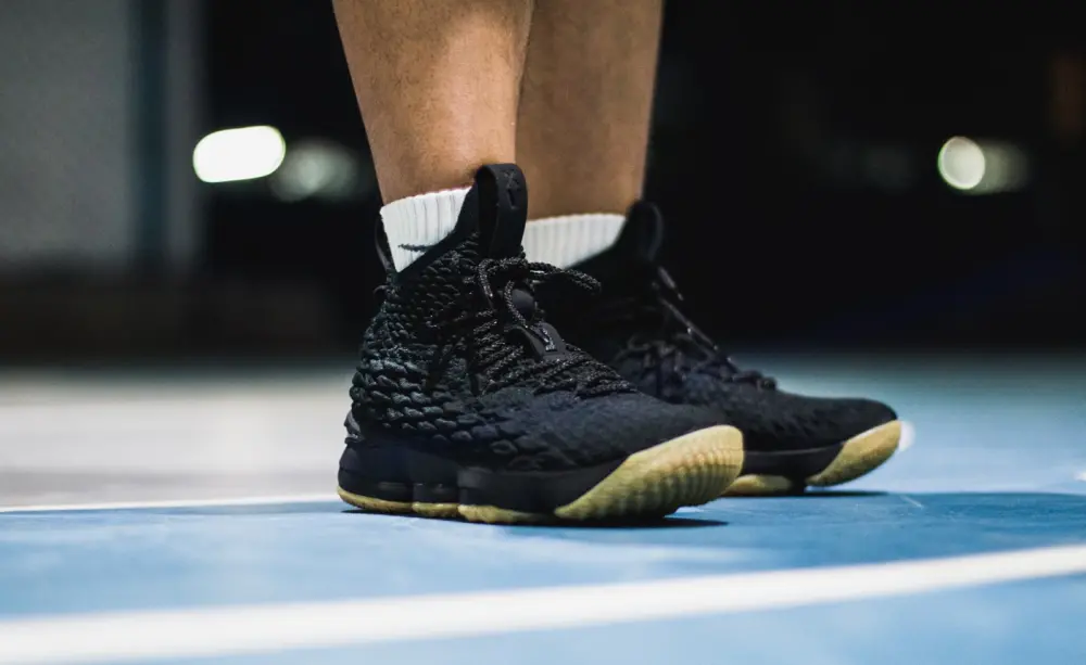 Giày Nike LeBron 15 'Black Gum' 897648-001 - Ảnh 3