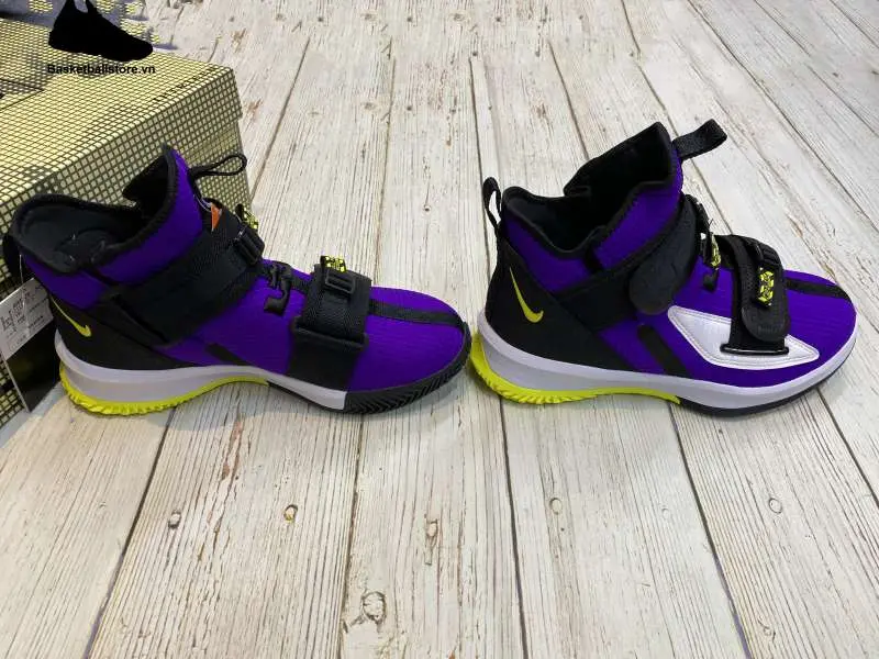 Alternative view of Giày Nike LeBron Soldier 13 SFG 'Lakers' AR4225-500