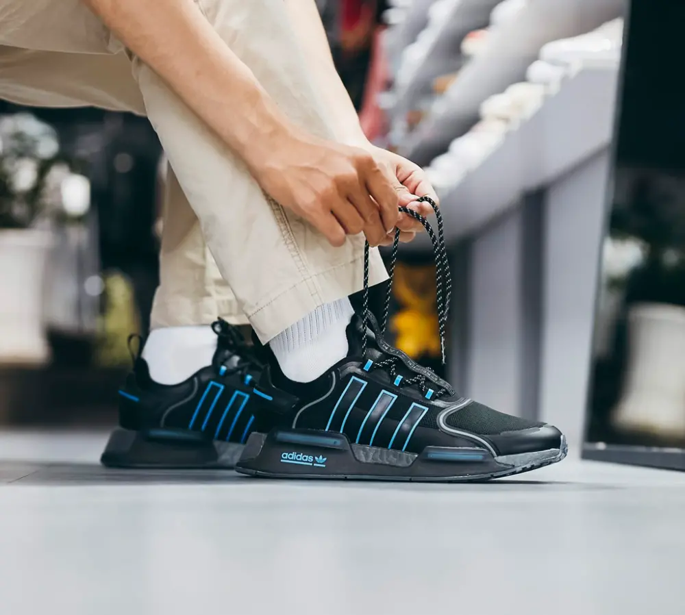 Alternative view of Giày Adidas NMD R1 V3 'Black Blue' HQ6637