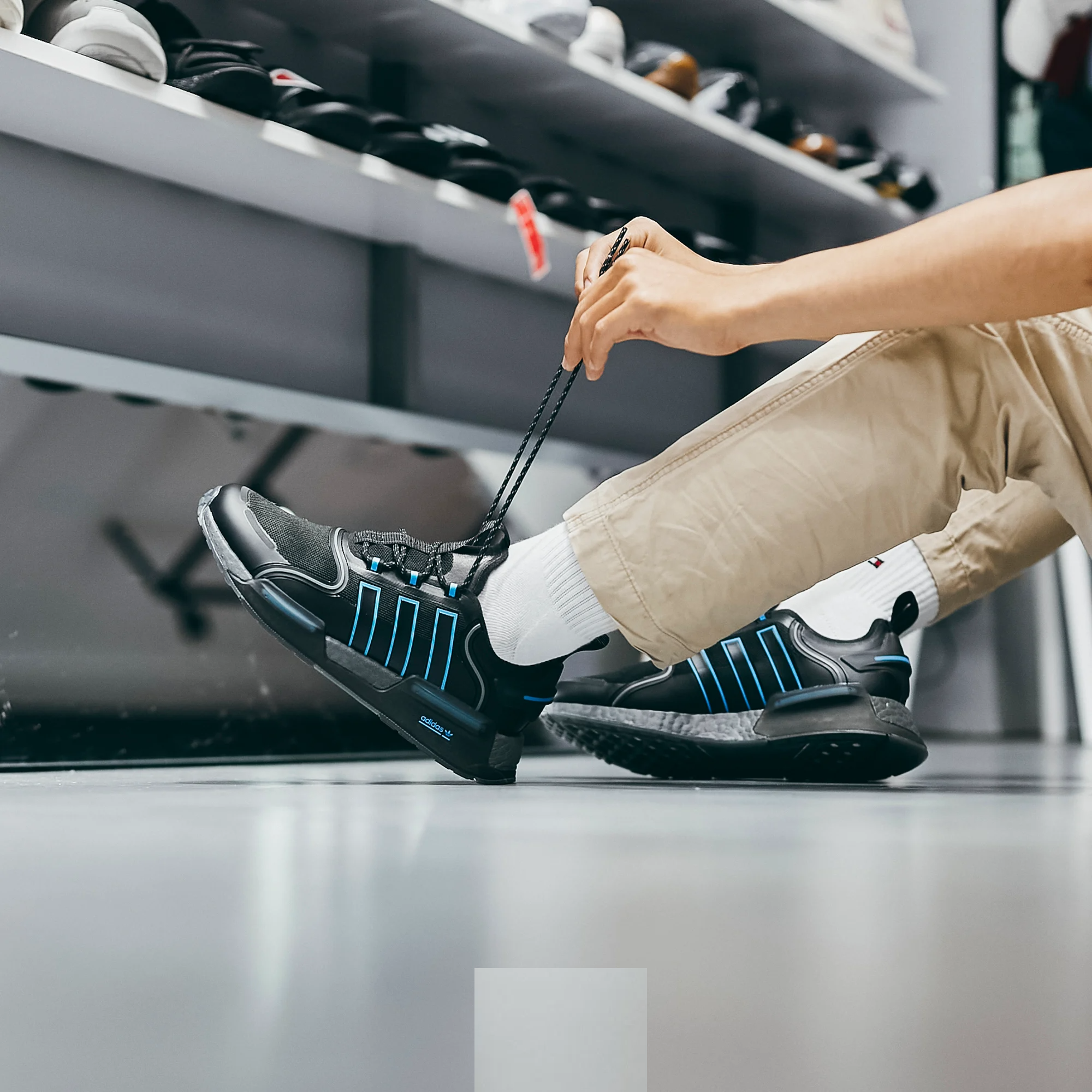 Giày Adidas NMD R1 V3 'Black Blue' HQ6637 - Ảnh 4