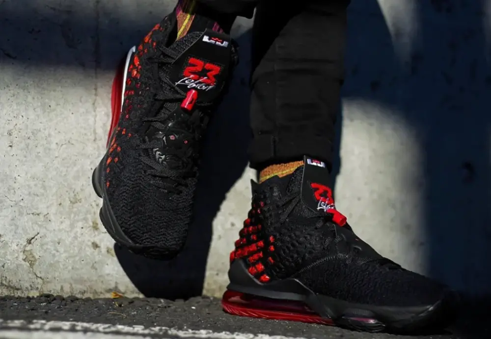 Alternative view of Giày Nike LeBron 17 GS 'Infrared VI' BQ5594-006