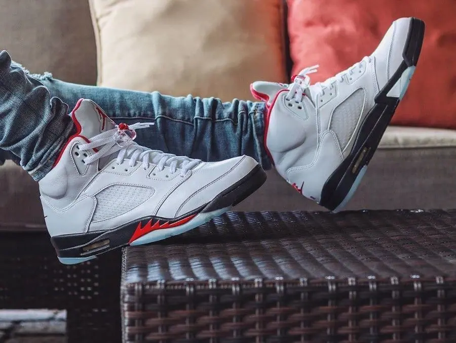 Alternative view of Giày Nike Air Jordan 5 Retro 'Fire Red' 2020 DA1911-102