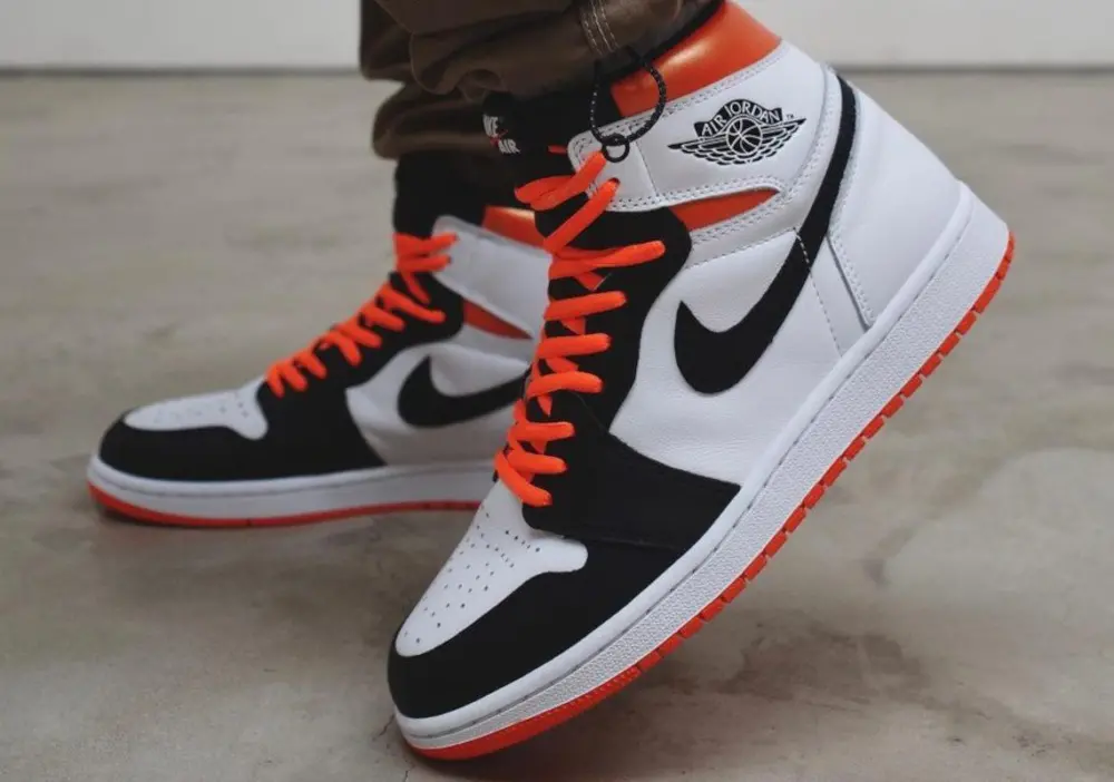 Alternative view of Giày Nike Air Jordan 1 Retro High OG 'Electro Orange' 555088-180