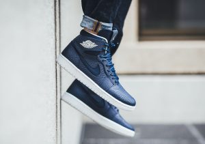 Alternative view of Giày Nike Air Jordan 1 Retro High 'Midnight Navy' 705300-405