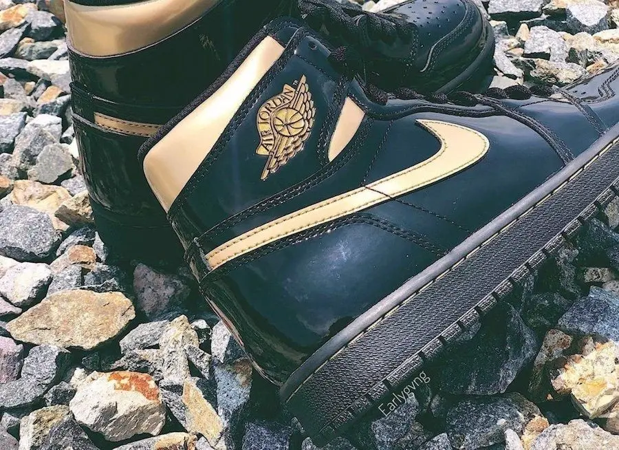 Giày Nike Air Jordan 1 Retro High OG 'Black Metallic Gold' 555088-032 - Ảnh 4