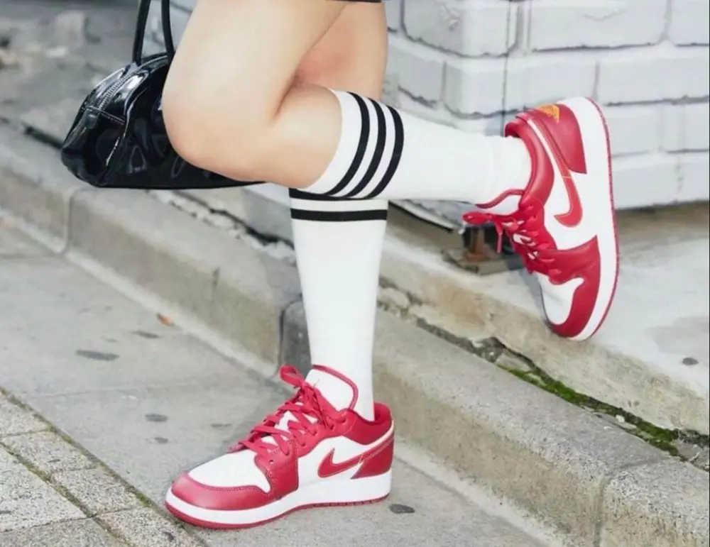 Alternative view of Giày Nike Air Jordan 1 Low 'Cardinal Red' 553558-607