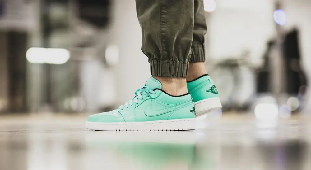 Giày Nike Air Jordan 1 Retro Low 'Hyper Turquoise' 553558-304 - Ảnh 3