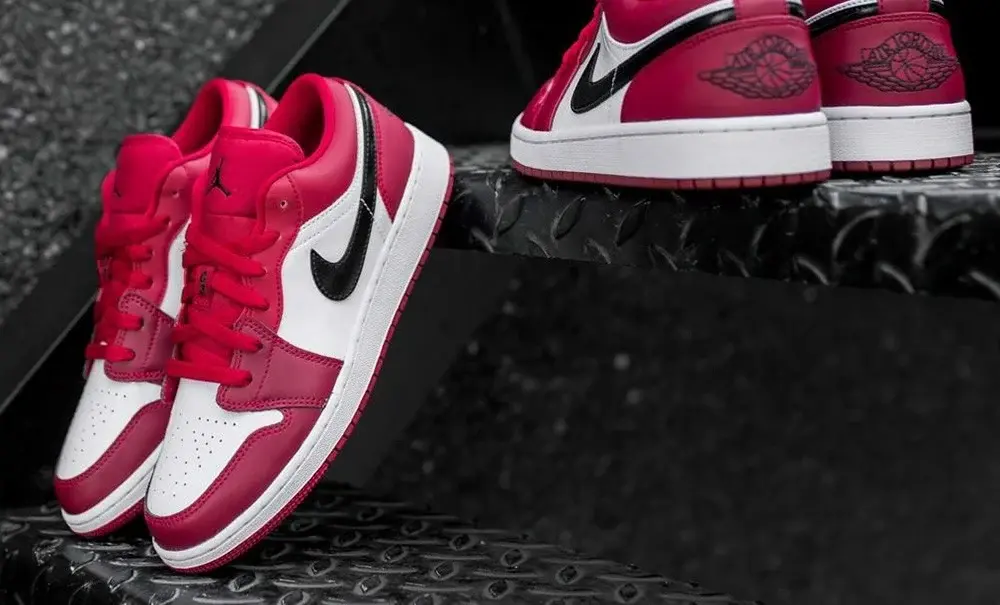 Alternative view of Giày Nike Air Jordan 1 Low 'Noble Red' 553558-604