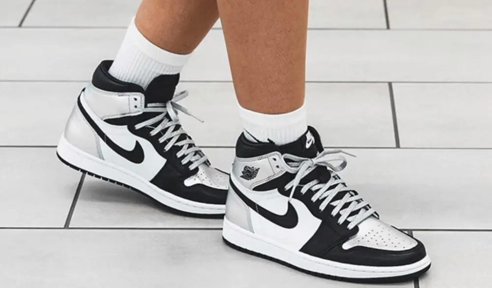 Alternative view of Giày Nike Wmns Air Jordan 1 High OG 'Silver Toe' CD0461-001