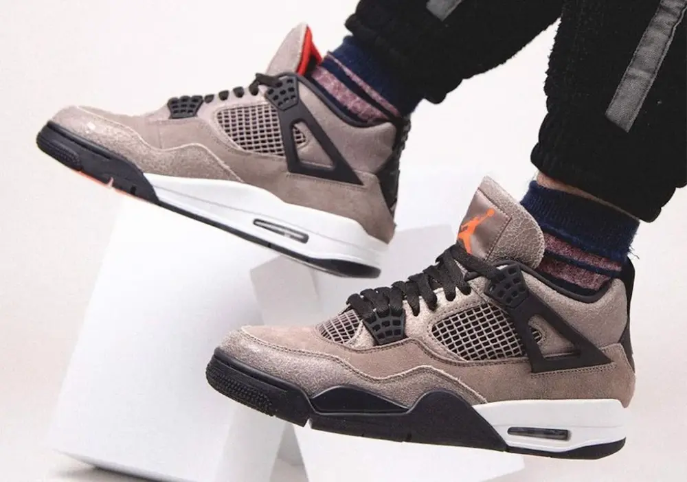 Alternative view of Giày Nike Air Jordan 4 Retro 'Taupe Haze' DB0732-200