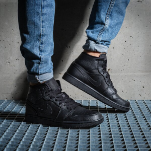 Alternative view of Giày Nike Air Jordan 1 Mid 'Triple Black' 554724-091