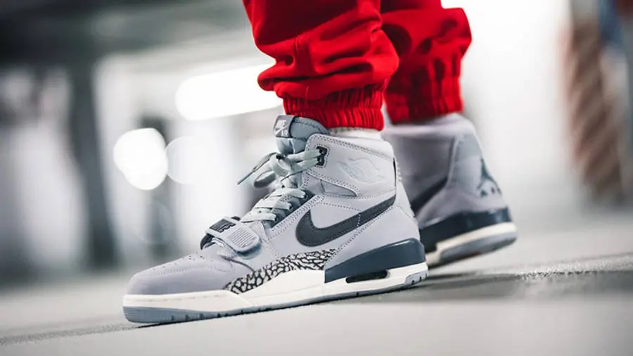 Alternative view of Giày Nike Jordan Legacy 312 'Wolf Grey' AV3922-002