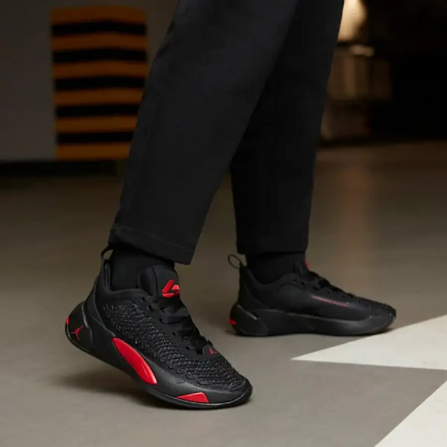 Alternative view of Giày Nike Jordan Luka 1 Bred Long Range GS DQ6513-060