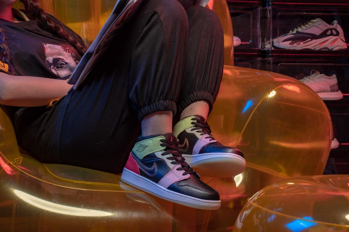 Giày Nike Air Jordan 1 Mid SE 'Glow In The Dark' AV5174-076 - Ảnh 6