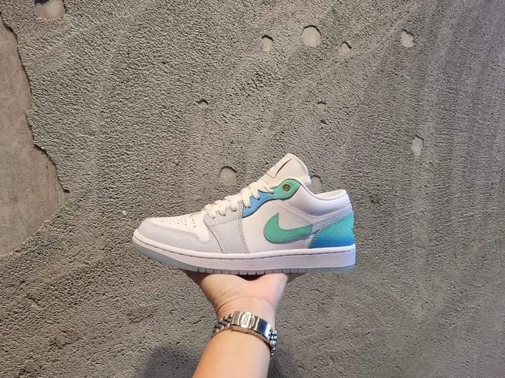 Giày Nike Air Jordan 1 Low SE ‘Emerald Rise’ FN8899-131 - Ảnh 4