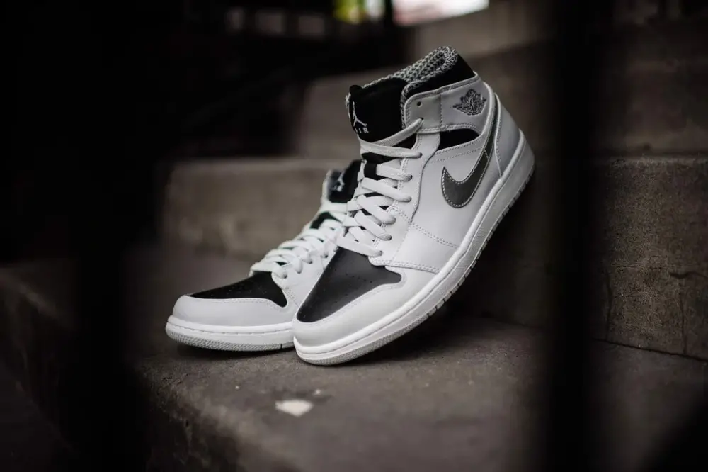 Giày Nike Air Jordan 1 Mid 'Wolf Grey Pure Platinum' 554724 032 - Ảnh 4